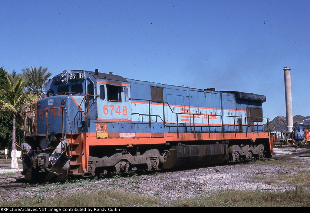 FNM 6748 at Empalme